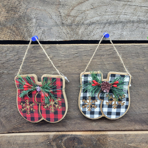Red/Wht/Blk Mittens Ornament 4"
