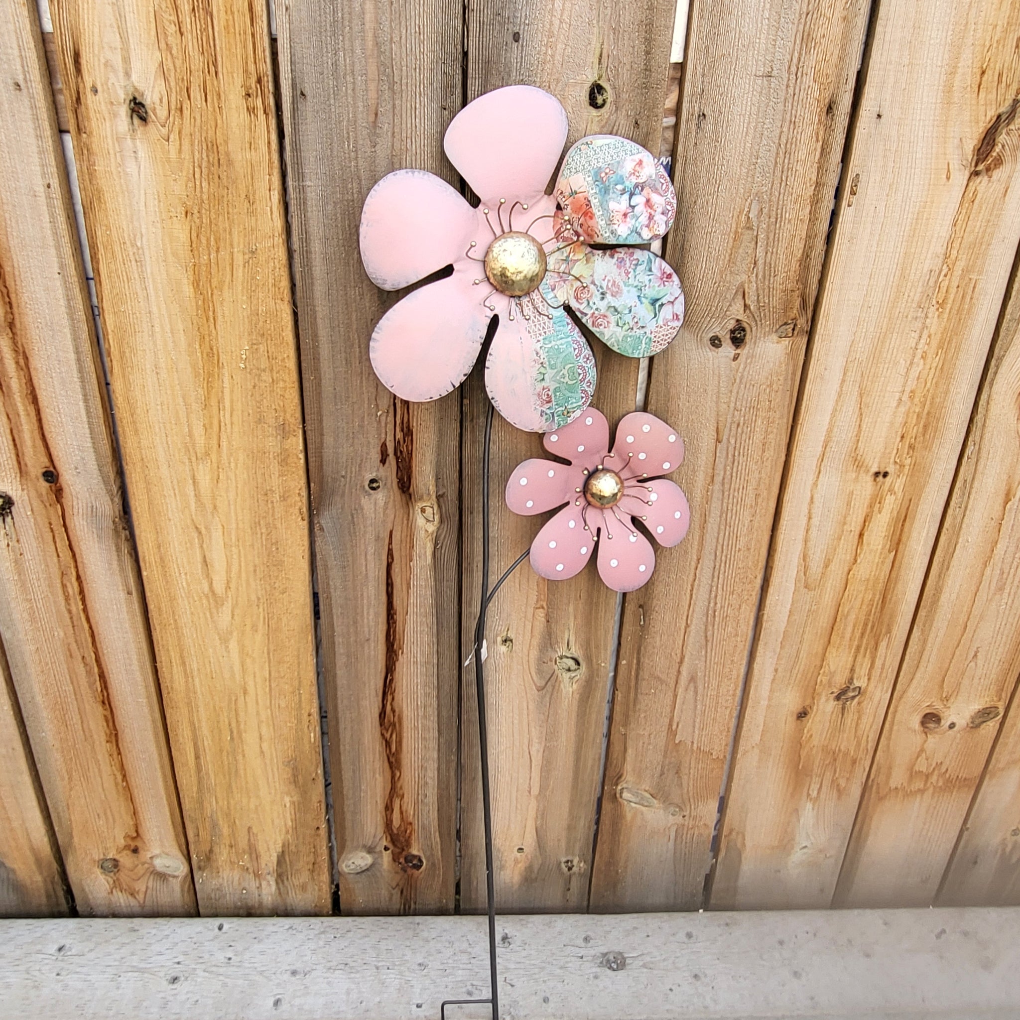 Garden Stake 'Pink Aqua Flower'