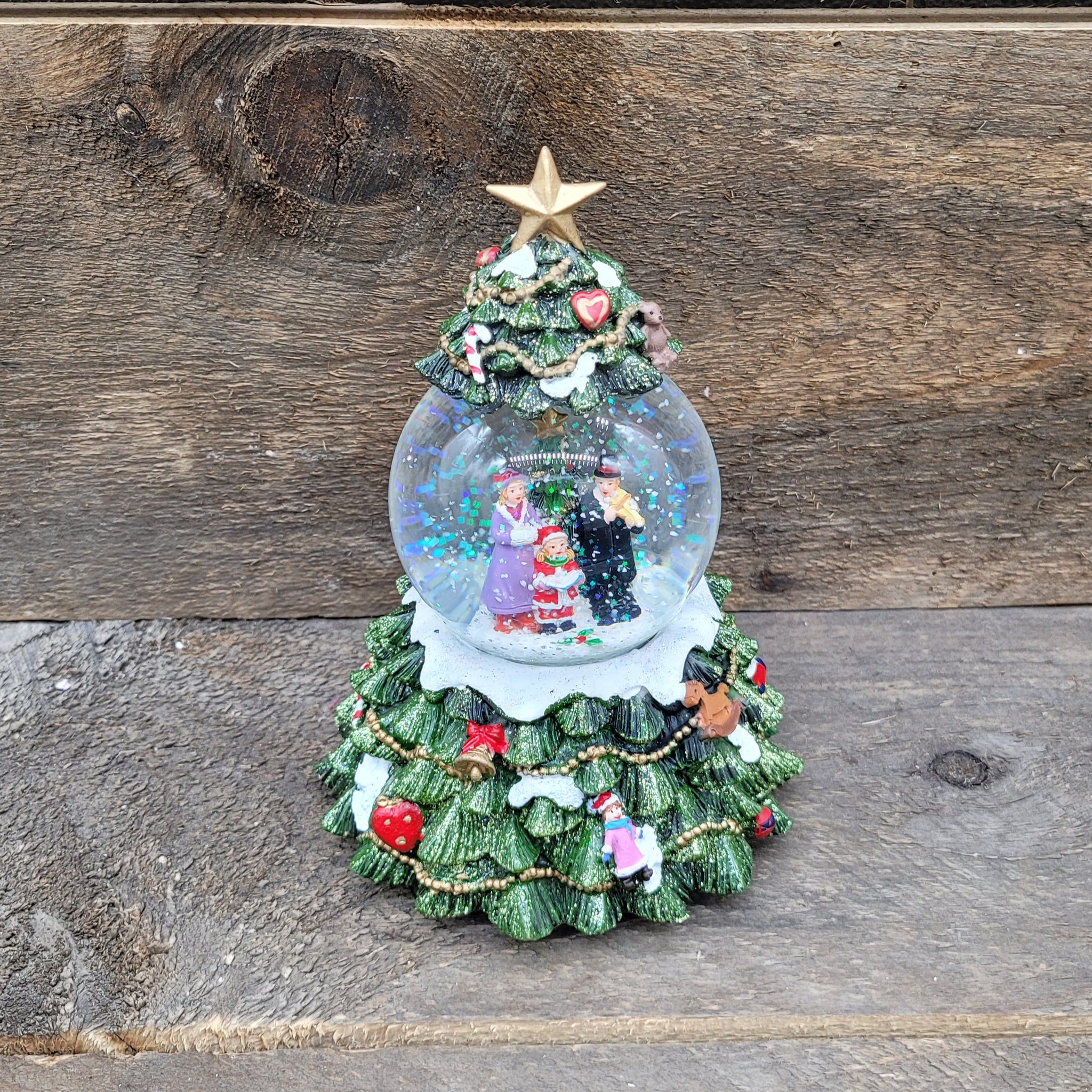 8" 'Carollers in Tree' Music Snowglobe
