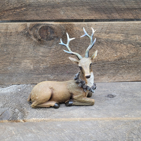 8x7" Laying Deer with Wreath