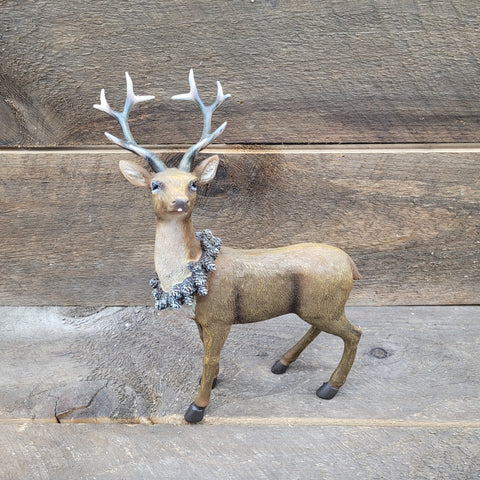 9x11" Standing Deer with Wreath
