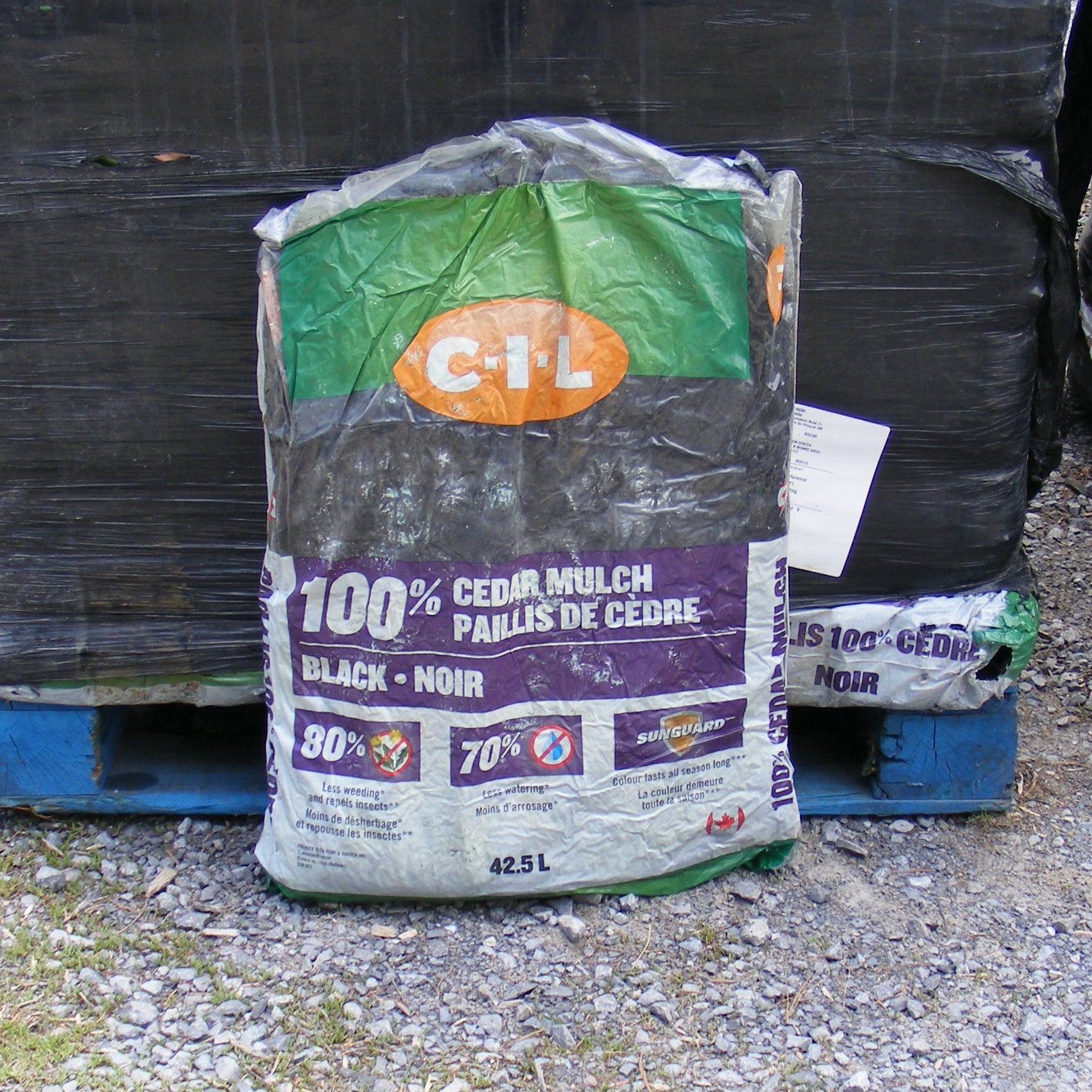 C-I-L 100% Black Cedar Mulch 42.5L